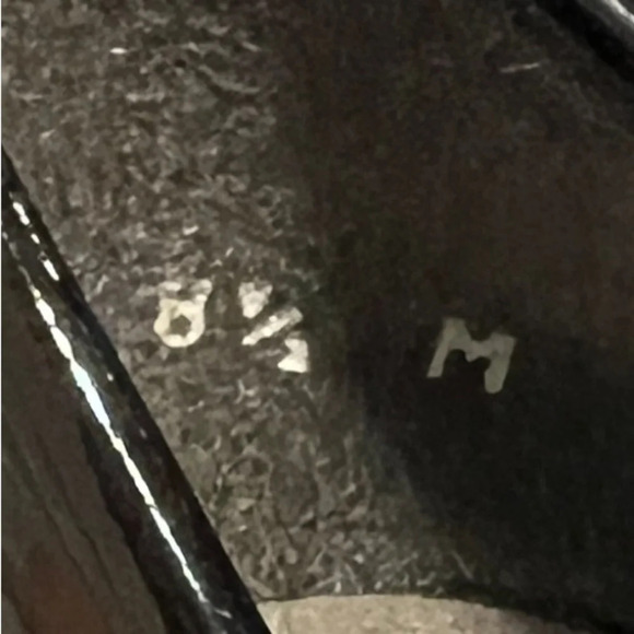 Stuart Weitzman size 8 1/2 M black patent leather heels - Picture 11 of 12